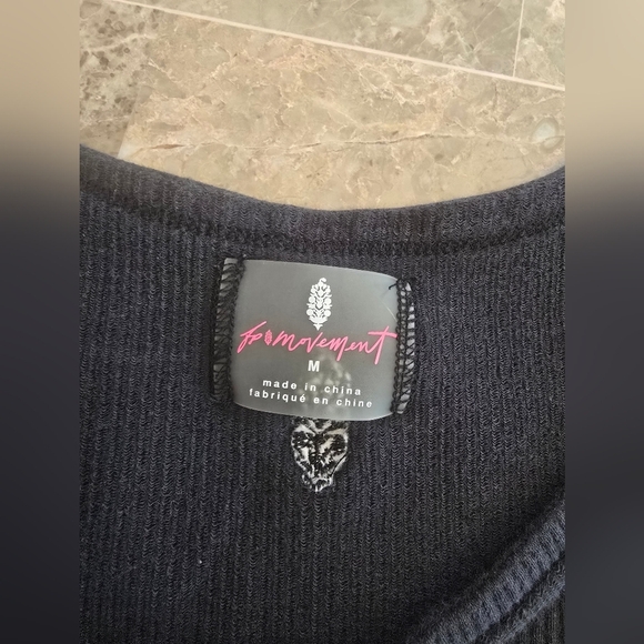 Free People Movement Cut Out Tank Sz Med - Picture 2 of 2